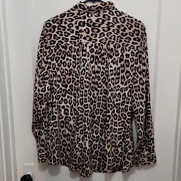 Chico's Animal Print Women's Button-Down Blouse Size 2 (US size Large) - Picture 6 of 9